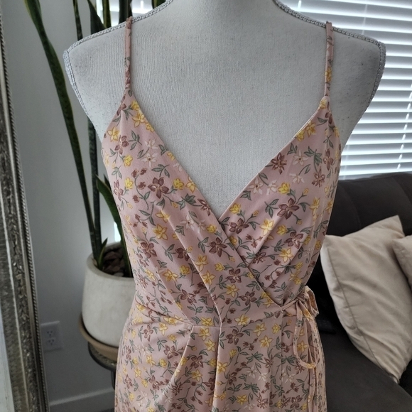 BCBGeration Wrap Floral Dress size xsmall. Good preowned condition. - Picture 2 of 8